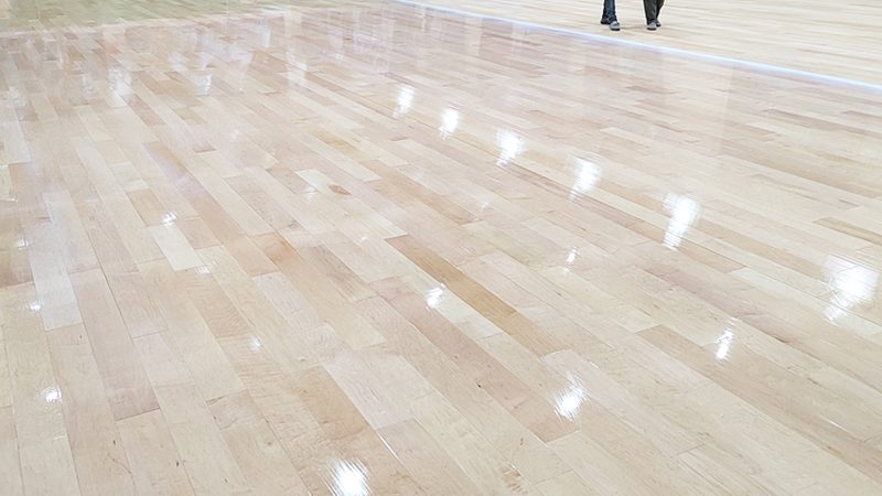 老人家居安全新选择：防滑锁扣地板解析